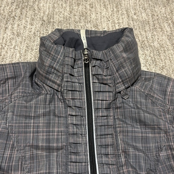 Lululemon Run Back on Track Jacket - Picture 4 of 7